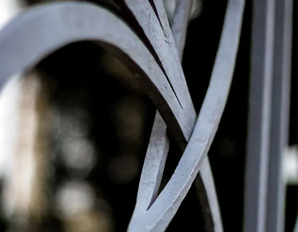 Kované oplotenie rodinného domu - fotografia 3